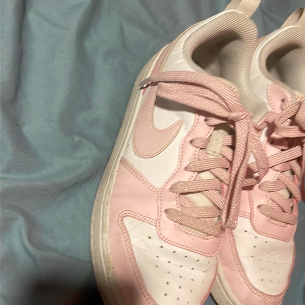Nike Pink and White Sneakers Low-Top Design